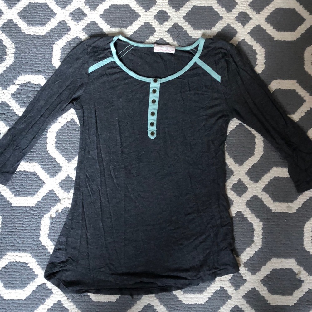 Three quarter sleeve shirt